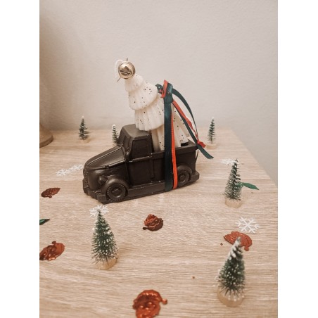 Πορσελάνινο αυτοκίνητο με δεντράκι.🚗✨